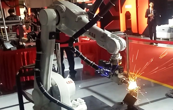 Μηχανή κοπής λέιζερ 3D Robot Arm για κοπή και συγκόλληση σωλήνων και σωλήνων