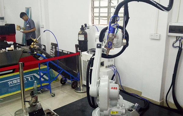 Μηχανή κοπής και συγκόλλησης με λέιζερ ρομποτικού βραχίονα Baisheng για τρισδιάστατη επεξεργασία