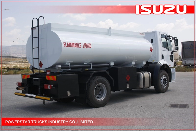 Μεταφορά δεξαμενής λαδιού 15000L Γκάνα Isuzu Carbon Steel Oil Transport for Light Petroleum/Diesel Delivery