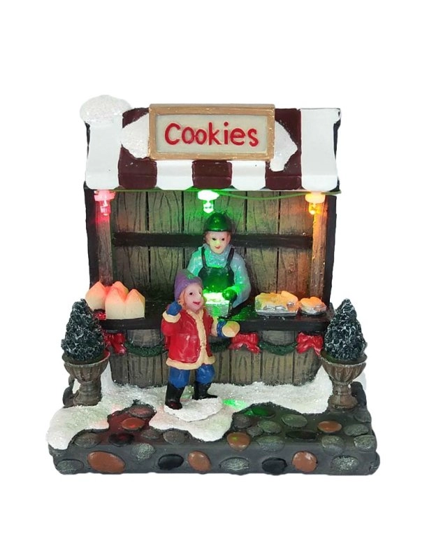 Φωτισμένο χριστουγεννιάτικο κατάστημα με μπισκότα με αγόρι