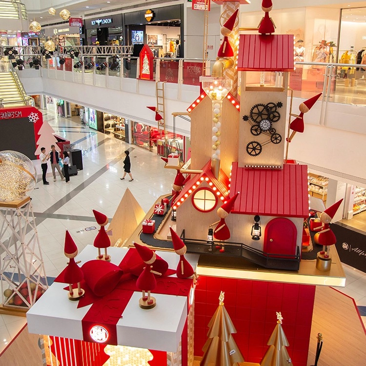 Μόδα κόκκινη Χριστουγεννιάτικη διακόσμηση για το εμπορικό κέντρο