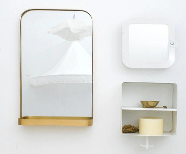 Καθρέφτης τοίχου με μεταλλικό λεπτό πλαίσιο με χρυσό και ράφι αποθήκευσης