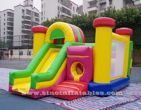 Φουσκωτό σύνθετο φουσκωτό κάστρο για παιδικά πάρτι εξωτερικού χώρου με κολόνες εσωτερικά κατασκευασμένο στην Κίνα φουσκωτό εργοστάσιο