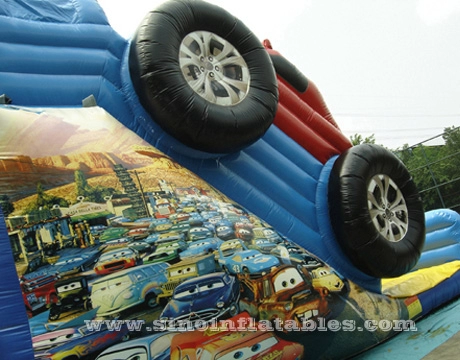 Παιδική φουσκωτή τσουλήθρα αυτοκινήτου 21' με μεγάλο τροχό με πλήρη εκτύπωση για ψυχαγωγία στην πίσω αυλή