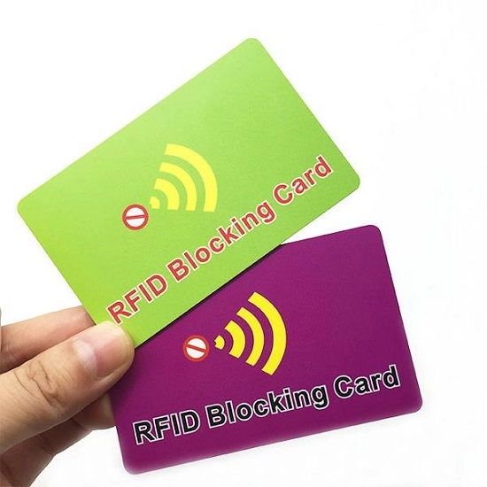 Κάρτα αποκλεισμού RFID για προστασία τραπεζικών καρτών
