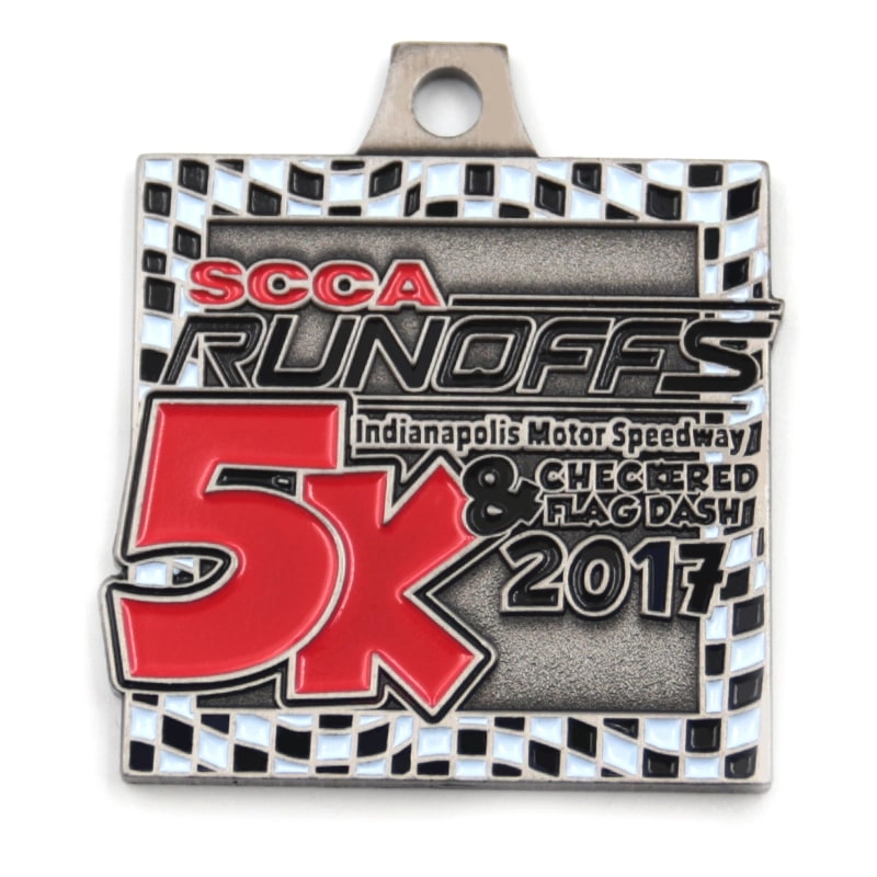 Ο κατασκευαστής προσάρμοσε τα μετάλλια scca runoffs 5k